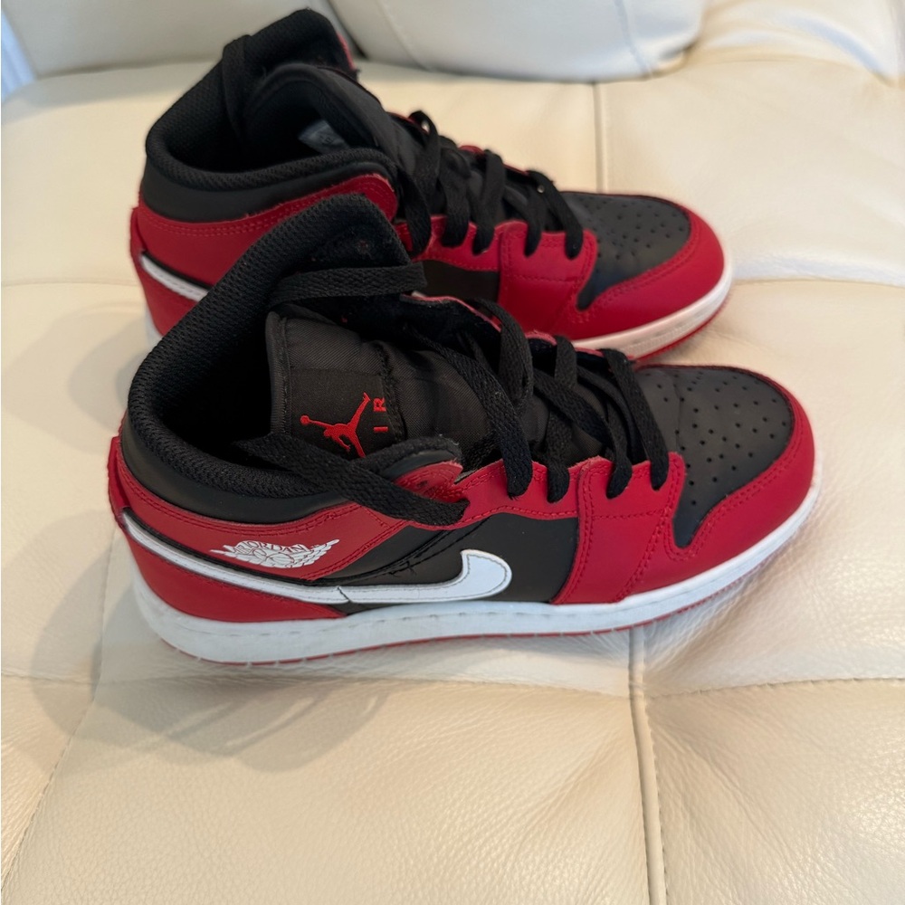 Air Jordan 1 Mid Boys' Sneakers Black/Red/White, Size 4.5